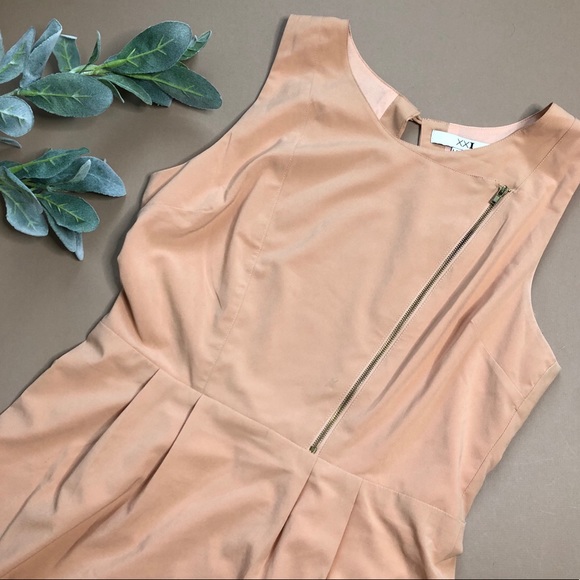 Forever 21 Dresses & Skirts - Forever 21 Pale Peach Open Back Zip Sheath Dress
